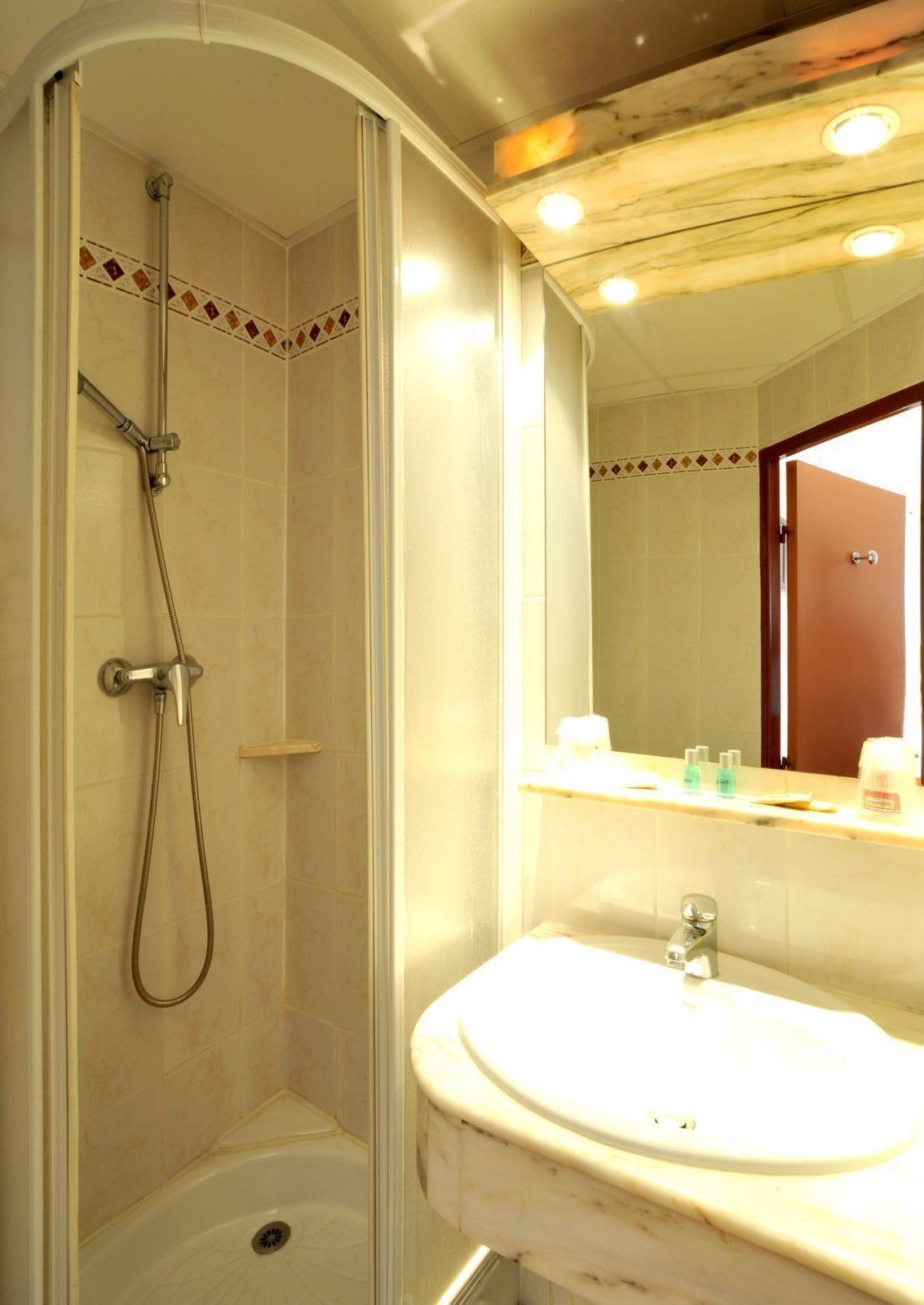 Brit Hotel Toulon - La Valette ภายนอก รูปภาพ