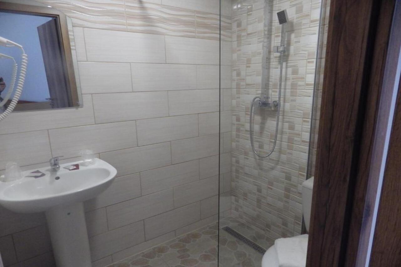 Brit Hotel Toulon - La Valette ภายนอก รูปภาพ