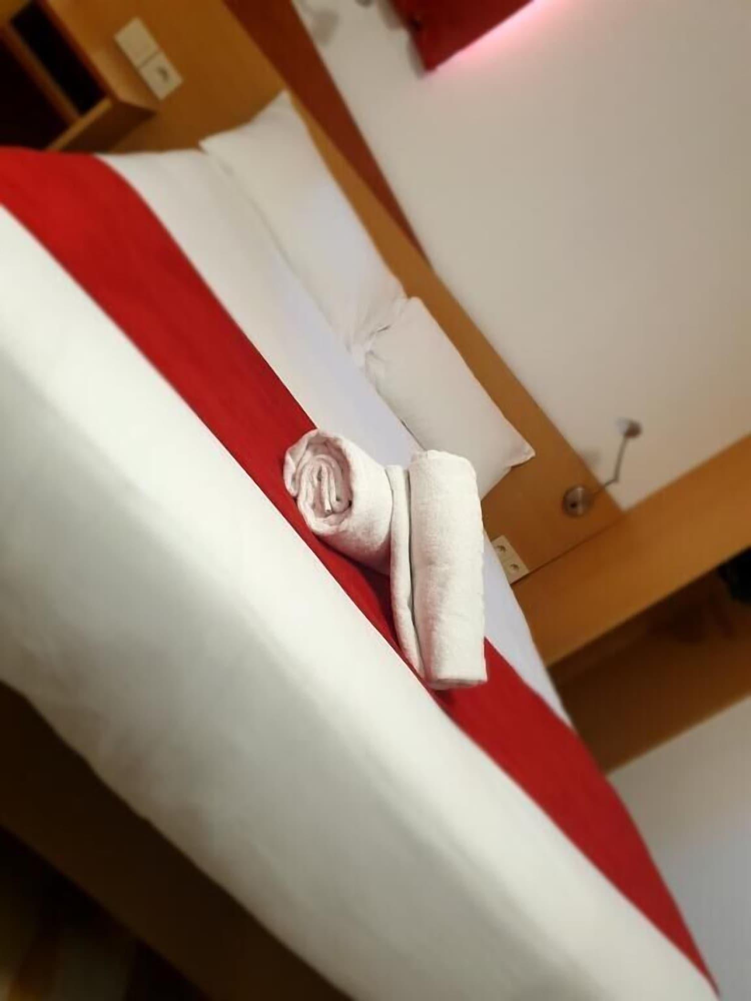 Brit Hotel Toulon - La Valette ภายนอก รูปภาพ